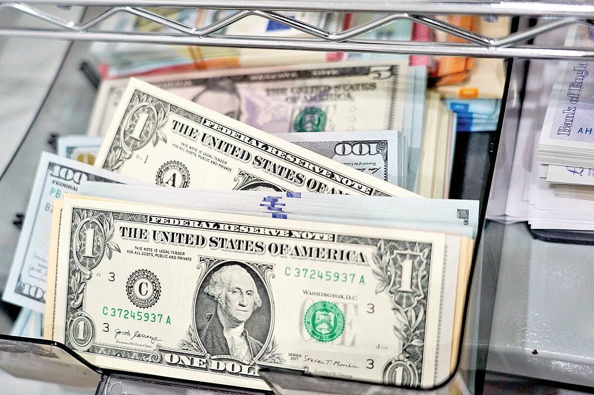 آیا کنترل نرخ ارز از دست دولت رئیسی خارج شده است؟