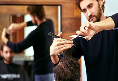 نرخ آرایشگاه مردانه اردیبهشت 1403؛ اصلاح موی داماد چند؟