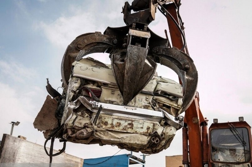 قیمت خودروهای فرسوده مشخص شد/ به هر خودرو چند گواهی اسقاط تعلیق میگیرد؟