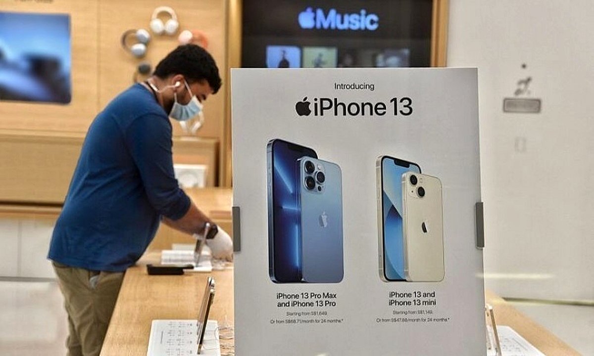 سلاطین بازار موبایل در اولین روزهای سال چقدر فروخته می‌شوند؟ 