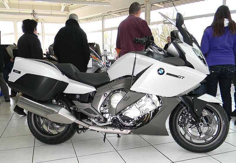 صفرتا 100 موتورسیکلت بیامو K1600 GT