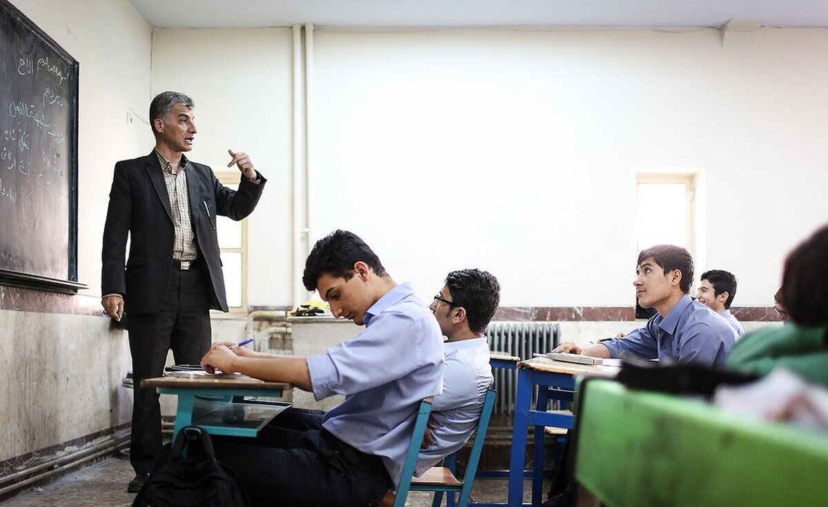 امشب برای معلمان عیدی واریز می‌شود