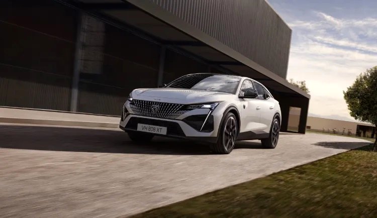 پژو e-408 ؛ پکیجی جذاب از خودروساز فرانسوی