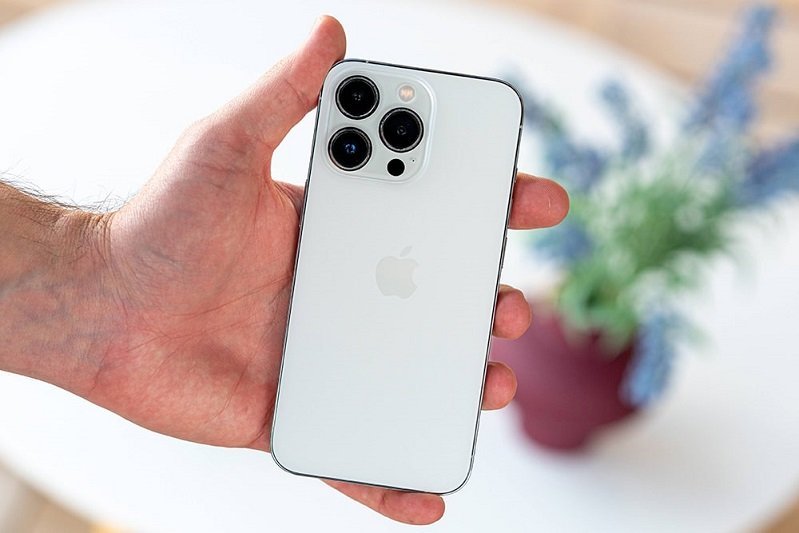 قیمت آیفون امروز یکشنبه 4 آذر/ ارزانترین آیفون 13 چند؟