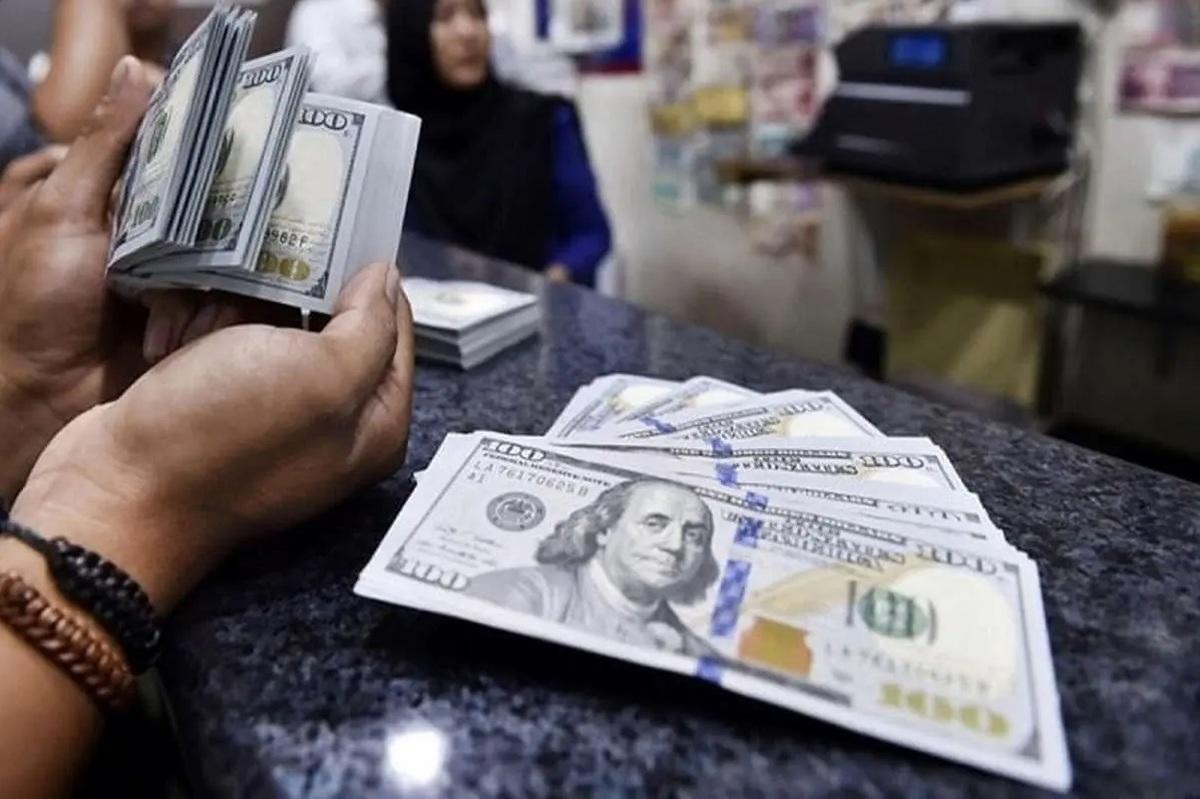 قیمت دلار امروز شنبه 23 فروردین/ دلار عقب کشید