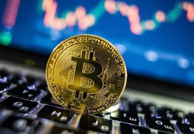 در بازار بورس سرمایه گذاری کنیم یا بیت کوین؟
