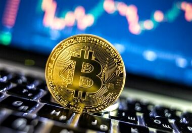 در بازار بورس سرمایه گذاری کنیم یا بیت کوین؟