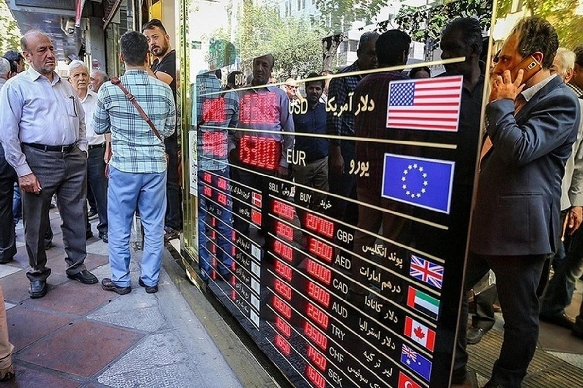 تفاوت قیمت دینار دولتی و آزاد امروز شنبه 20 مرداد؛ صرفه دو میلیونی برای زائران عتبات 