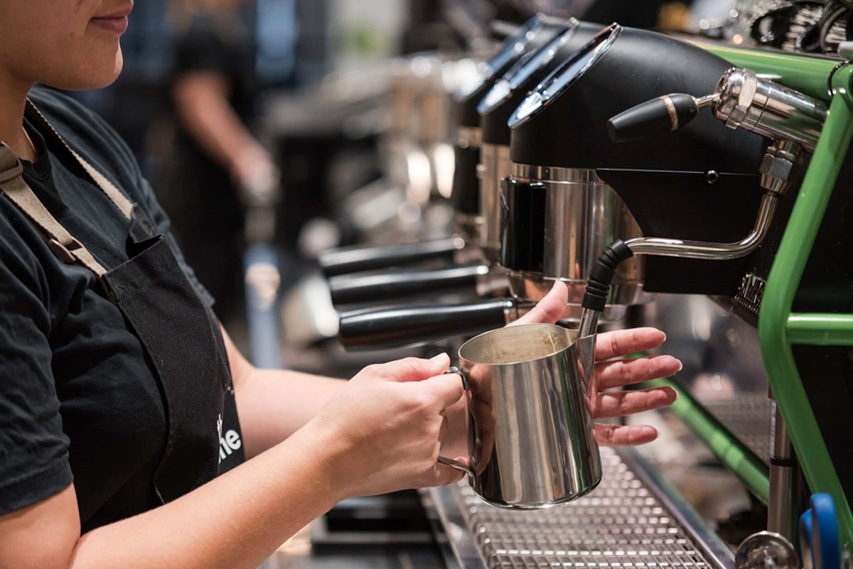 حقوق باریستایی زیر خط رضایت؛  بی‌بیمه، بی‌حقوق، با دستمزد اندک