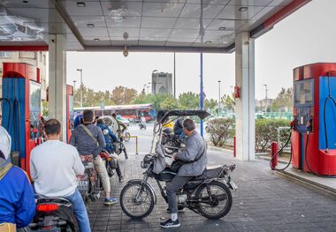 نرخ سوم بنزین؛ ادعای نماینده مجلس از بنزین ۱۰ هزار تومانی
