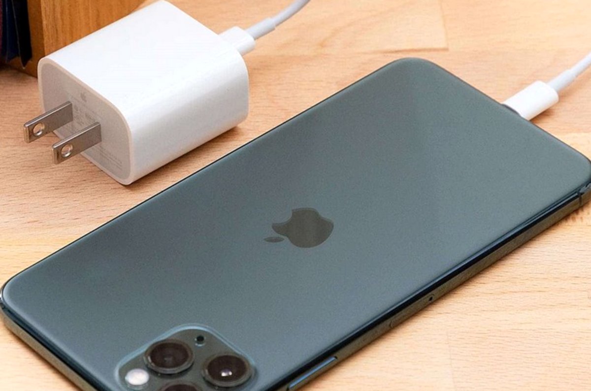 قیمت شارژر موبایل در بازار؛ شارژر 65 وات 9 میلیون تومان