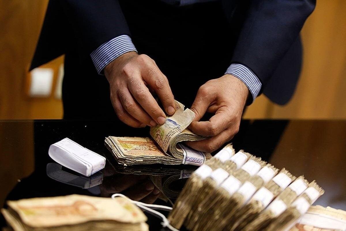 حقوق ۱۴۰۴؛ بازنشستگان و کارمندان چقدر می‌گیرند؟