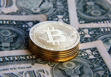 بیت‌کوین به پایین‌ترین قیمت یک‌ساله رسید