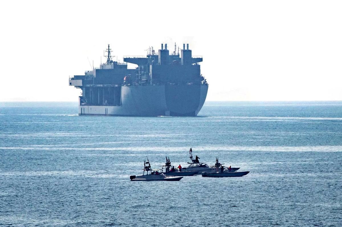 همه چیز درباره بسته شدن تنگه هرمز