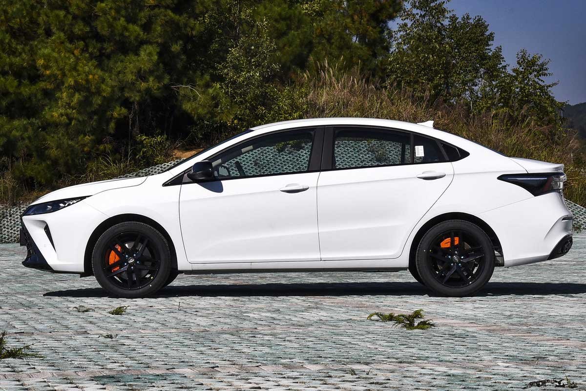 شاین مکس بنزینی در برابر آریزو 6 جیتی اکسلنت: نبرد سدانها در بازار