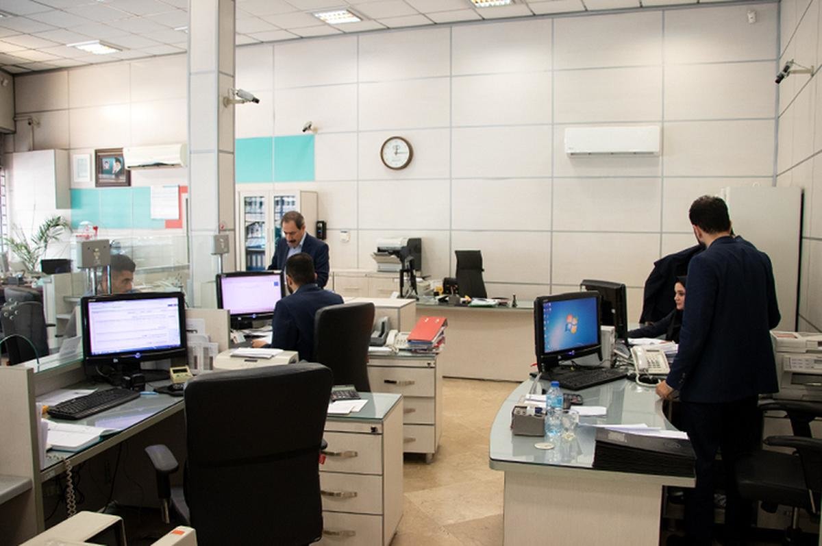 خبر خوش برای کارمندان؛ افزایش حقوق تا یک ماه دیگر!