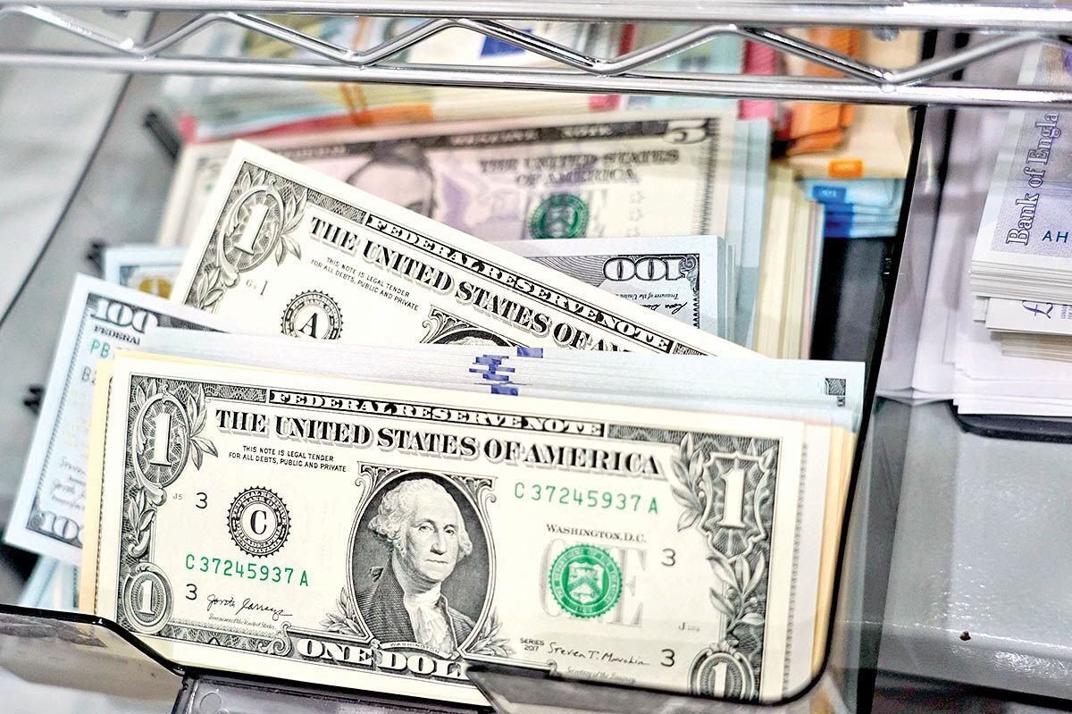 قیمت دلار غیررسمی از مرز ۷۷ هزار تومان رد شد!