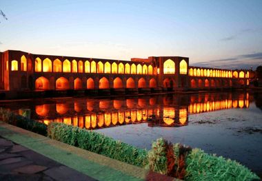 قیمت تور هوایی اصفهان/  چهار شب اقامت چقدر خرج دارد؟