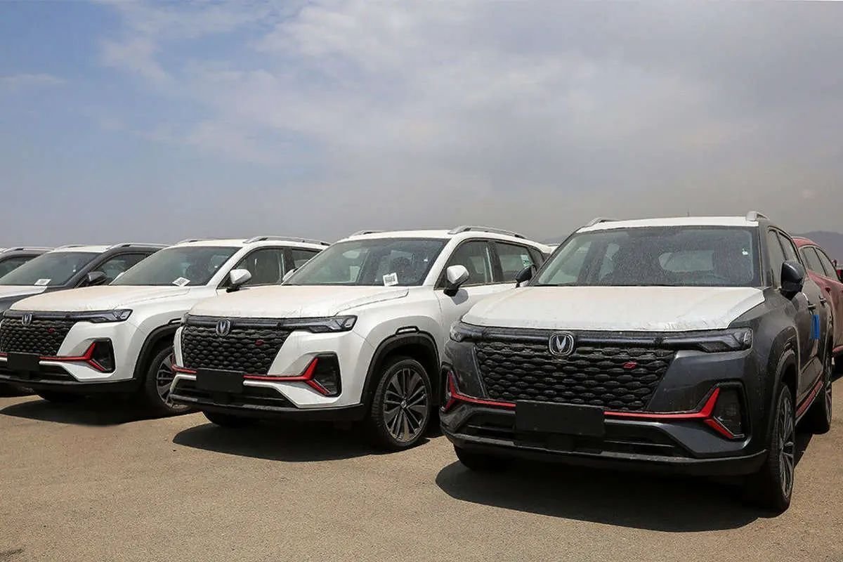 ابهامات واردات خودرو کارکرده؛ بازی دولت با بازار؟