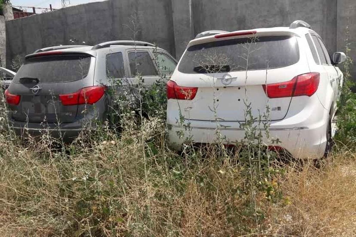 کشف ٢۴ شاسی‌بلند قاچاق در پارکینگ مجتمع تجاری شمال تهران