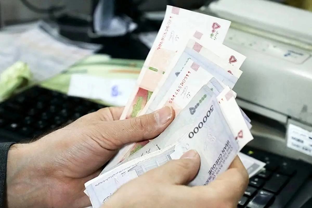 پولدارترین کارمندان دولت؛ این افراد سه برابر فرهنگیان حقوق میگیرند