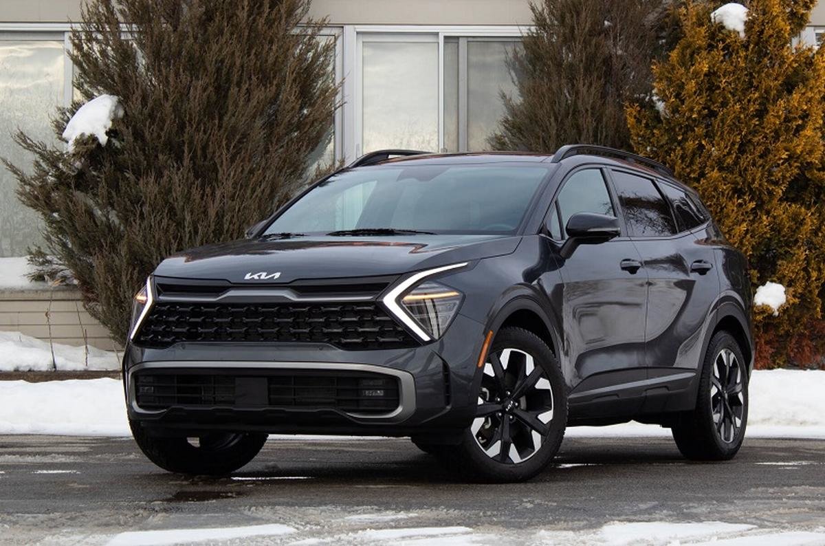 کیا اسپورتیج هیبریدی؛ رقیب کرهای میتسوبیشی اوتلندر چقدر ارزش خرید دارد؟