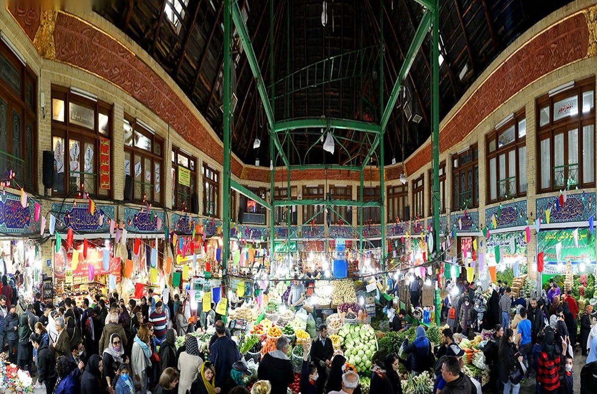 بازار شب عید در تسخیر دستفروشان؛ خریدار نیست!