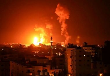 حریق انبار کاغذ در مرکز تهران پس از حمله اسرائیل