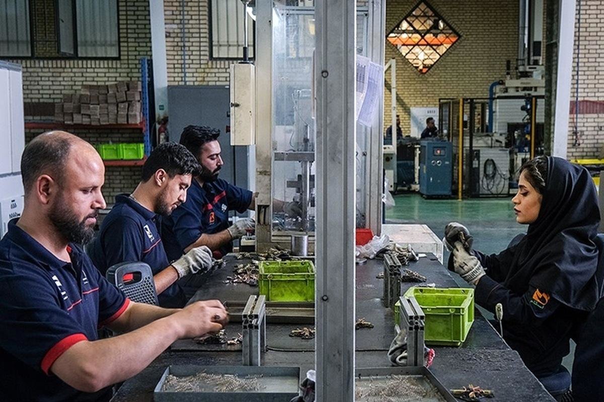 حداقل دستمزد و مزایای رفاهی کارگران در سال ۱۴۰۴ چقدر است؟