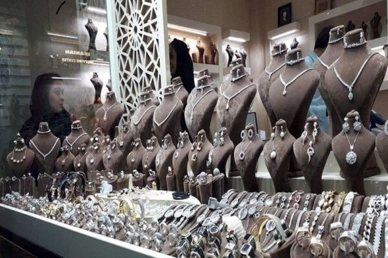 قیمت نقره به دنبال طلا پایین رفت