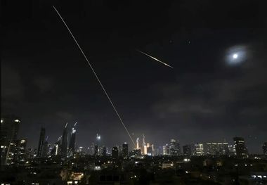 دیوارنگاره جدید میدان ولیعصر به زبان عبری (تصویر)