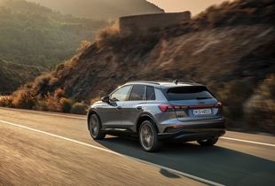 آئودی Q۴ e‑tron؛ چهره واقعی شاسی‌بلند وارداتی مشخص شد