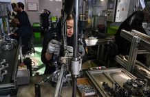 ارزش دلاری حقوق کارگران چقدر است؟