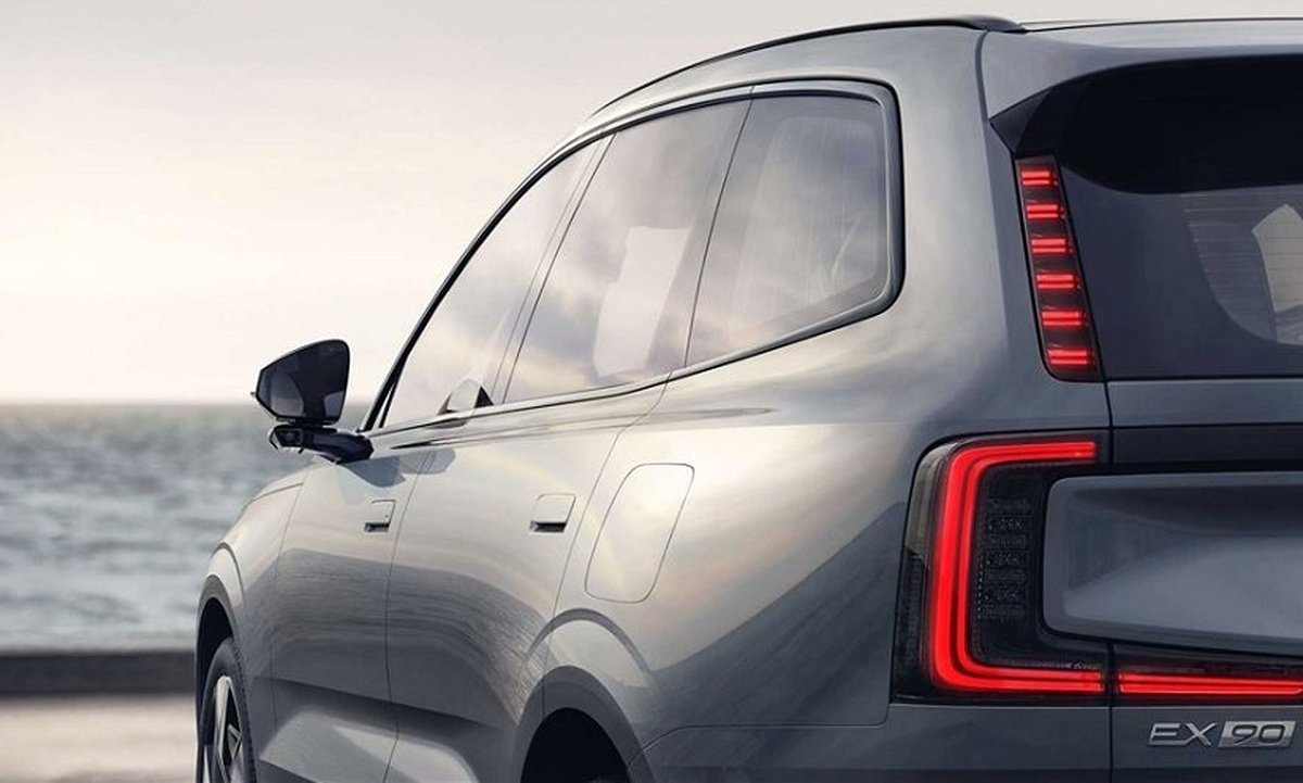 کاهش تولید خودروساز مشهور 