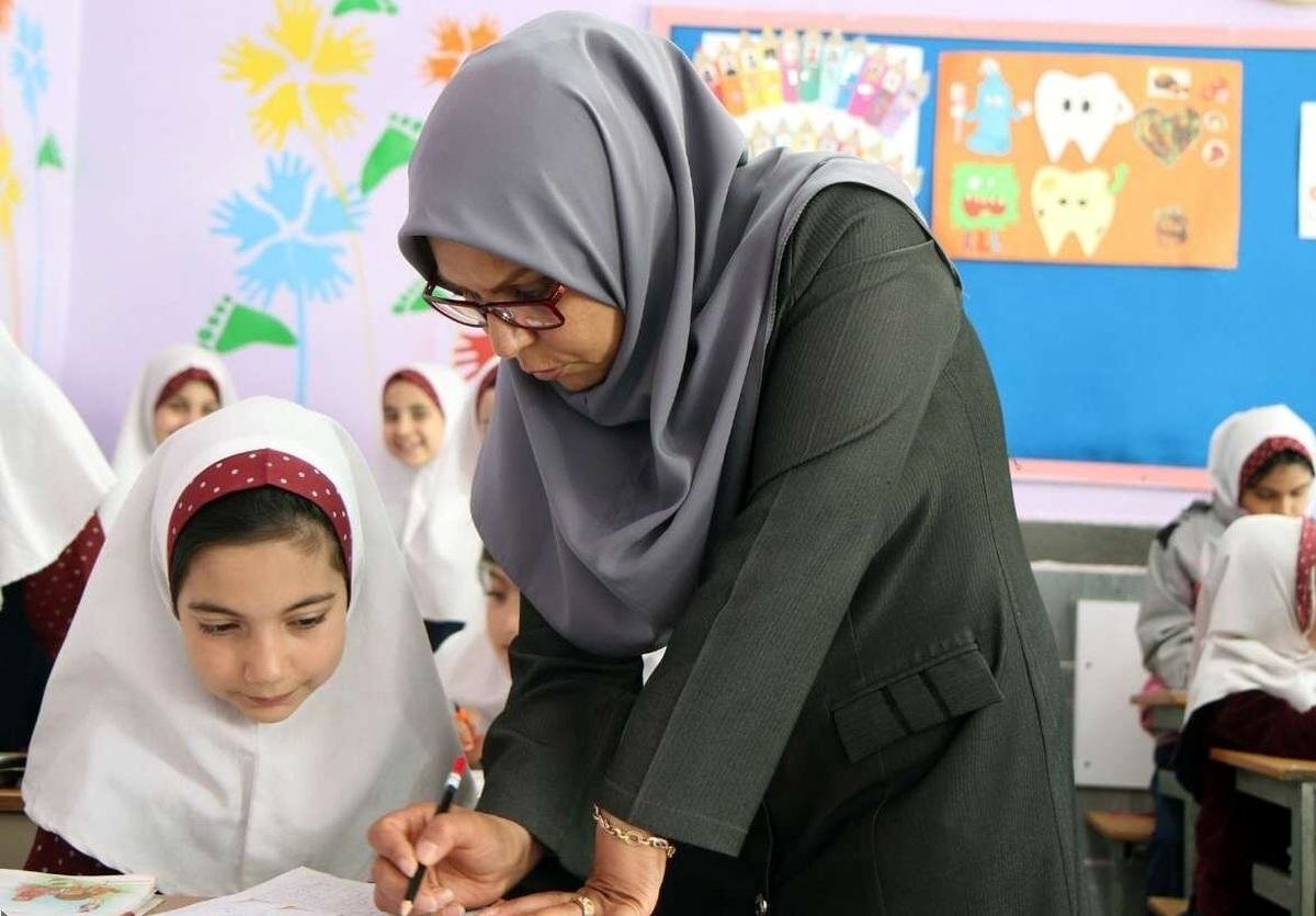 شرط رتبه‌بندی معلمان از زبان رئیس مجلس