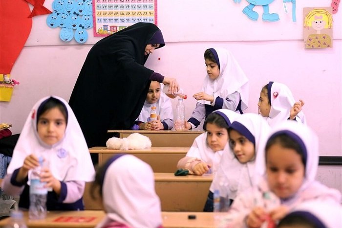 مقایسه حقوق معلم در ایران و آمریکا