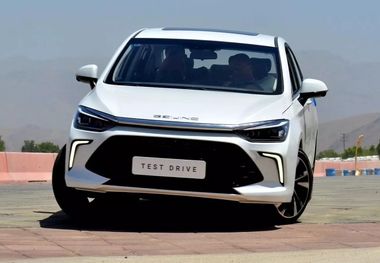 بایک بیجینگ U۵ پلاس؛ همه‌چیز درباره رقیب کم‌مصرف دنا و تارا