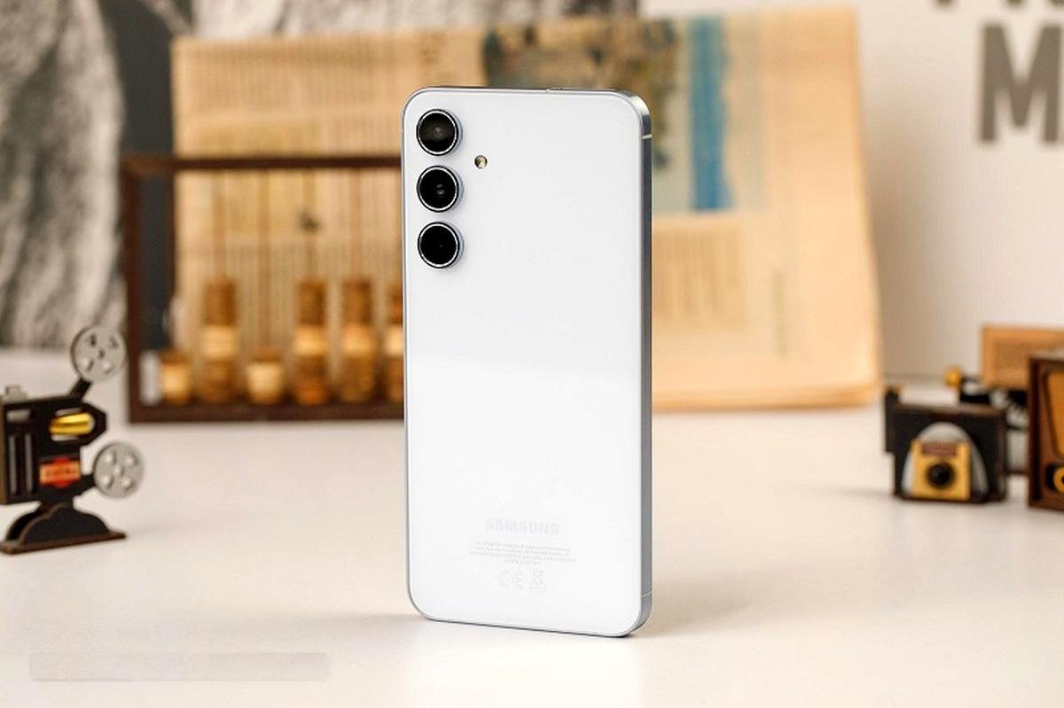 قیمت گوشی سامسونگ یکشنبه 14 مرداد/ بازگشت گرانی به بازار 