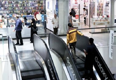 تعرفه واردات موبایل در 1404؛ گوشی‌های لوکس همچنان در تور مالیاتی