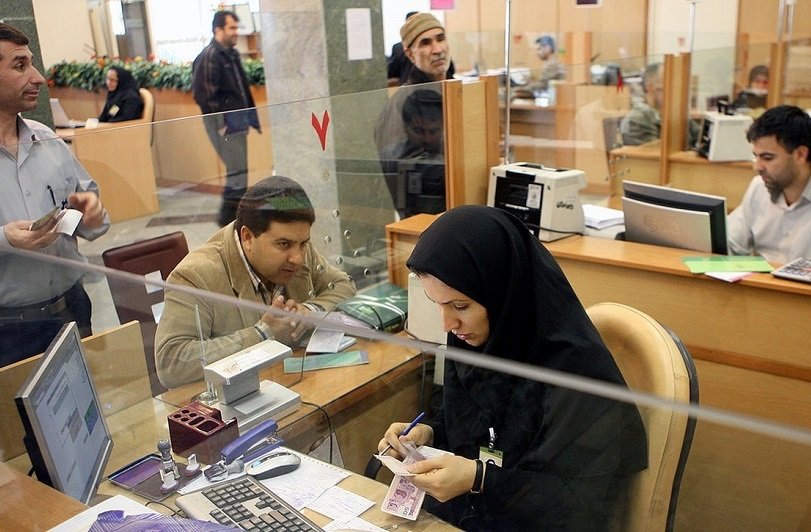 میزان حقوق کارمند بانک واقعا چقدر است؟