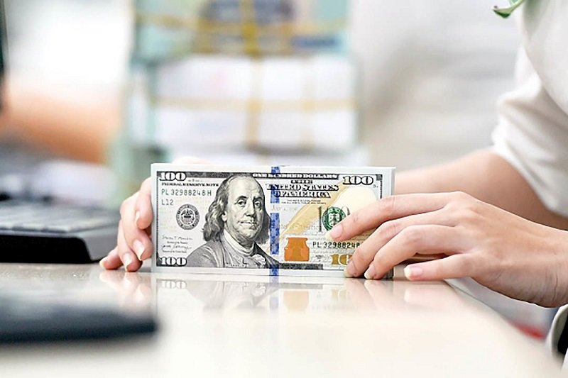 قیمت دلار امروز پنجشنبه 17 خرداد/ تفاوت نرخ خرید و فروش 