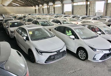 خودروهای وارداتی به گمرک سرازیر شدند + عکس