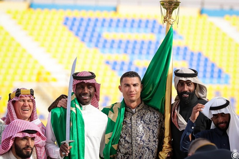 هدیه 25 میلیاردی سعودی‌ها به رونالدو؛ BMW XM 