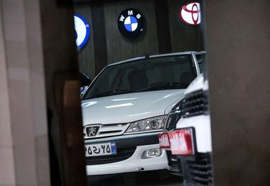 بی‌اعتنایی بازار خودرو به دلار