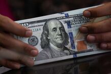 بازگشت دلار به محدوده رکورد تاریخی