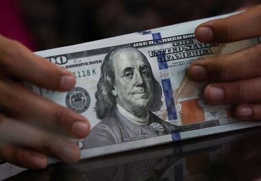 بازگشت دلار به محدوده رکورد تاریخی