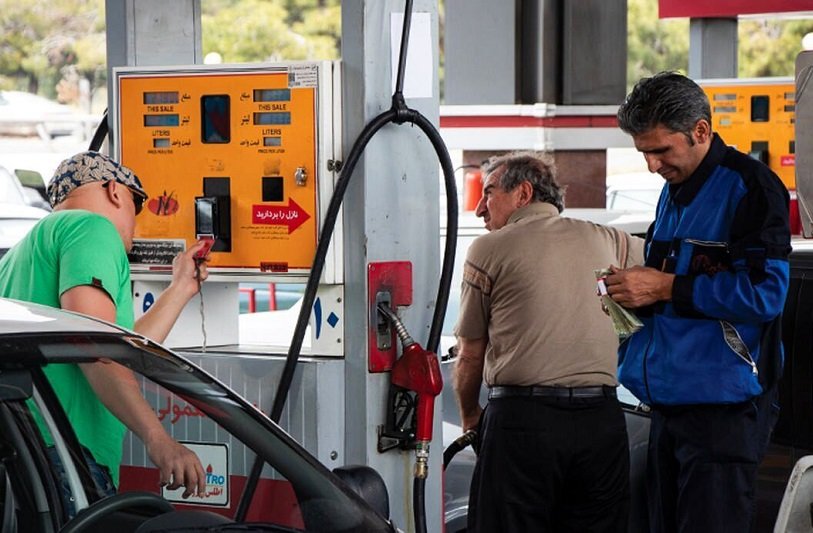 اشتباه همتی درباره قیمت بنزین/ چه کسانی از افزایش قیمت بنزین ضرر میکنند؟