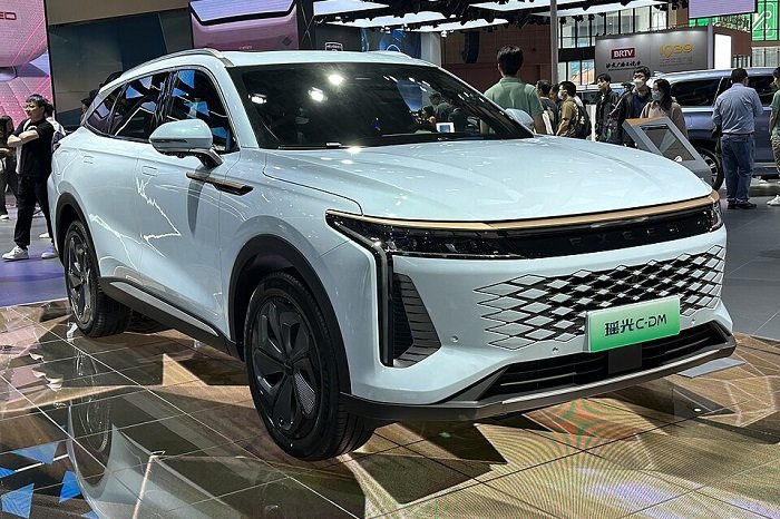 فروش شاسی‌بلند چری با قیمت پایه ۱.۸ میلیارد تومان آغاز شد