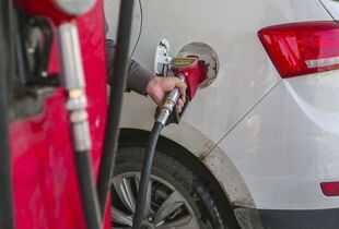 سهمیه بنزین خودرو، موتورسیکلت و تاکسی چقدر است؟