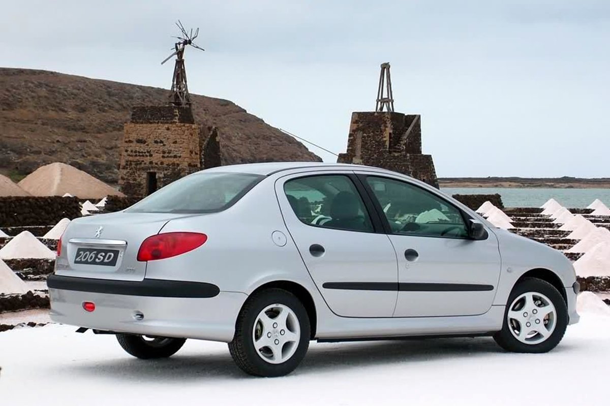 تبلیغ ایران‌خودرو برای 206 صندوقدار در سال 1384